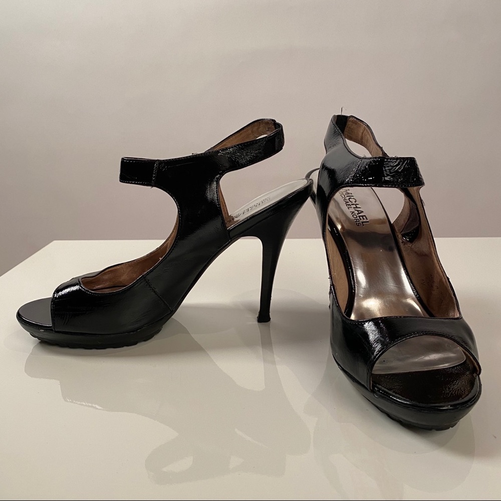 Michael Kors Belinda Sandals Black size 8